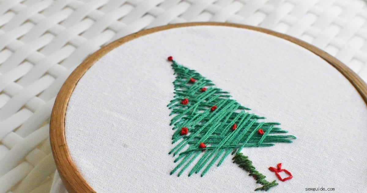 an easy to embroider christmas tree motif