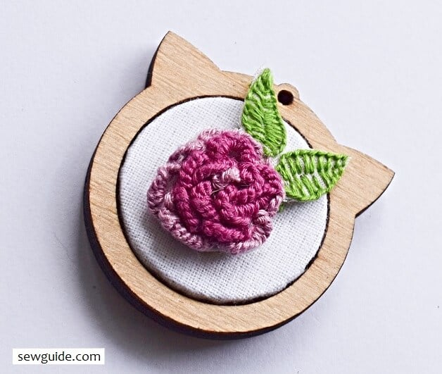 embroidered frame pendant -easy design