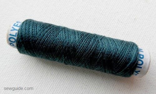 polyester thread made of polyester fibers