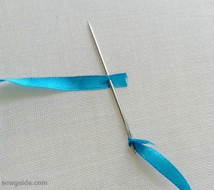 thread needle with ribbon for doing the ribbon embroidery